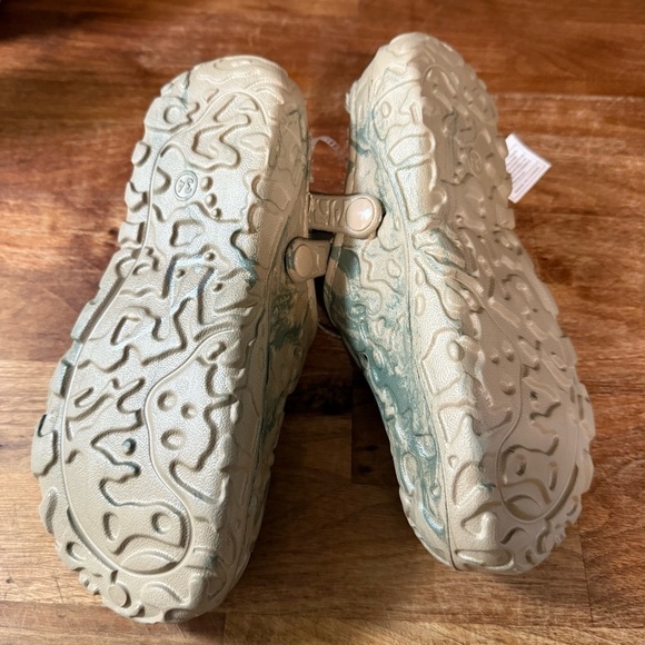 Durable  Lined  Camouflage Kids size 3 Clogs - Picture 3 of 4